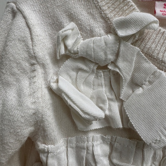 OshKosh B'gosh Genuine Kids 3T Girls  Cream Ruffle Sweater Cardigan - Picture 3 of 6
